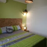 Sensations בית הארחה 4*